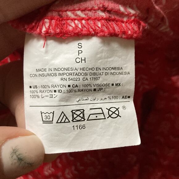 Old Navy Red Pull On Shorts, Size S - Picture 5 of 10